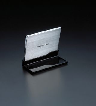 Illustration for article titled EmTrace's PS100 Photoskin Frames Fit In Your Wallet